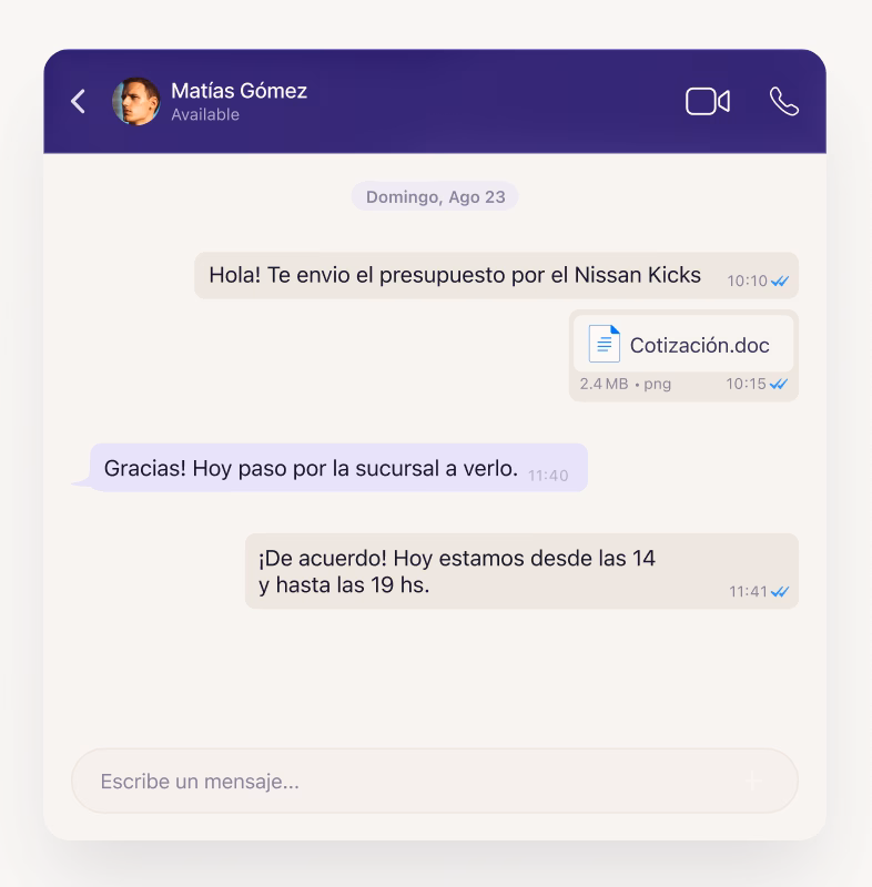 Dos tarjetas de automóviles con sus marcas, modelos, precios y botones para ver stock y comparar.
