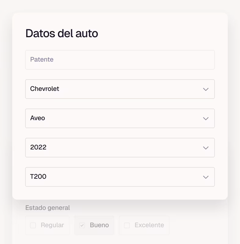Dos autos en venta: Chery Tiggo gris $28M y Nissan Leaf blanco $34.6M con opciones para ver stock y comparar.