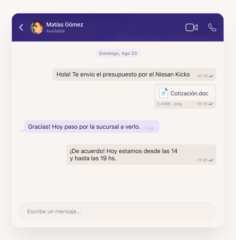 Dos tarjetas de automóviles con sus marcas, modelos, precios y botones para ver stock y comparar.
