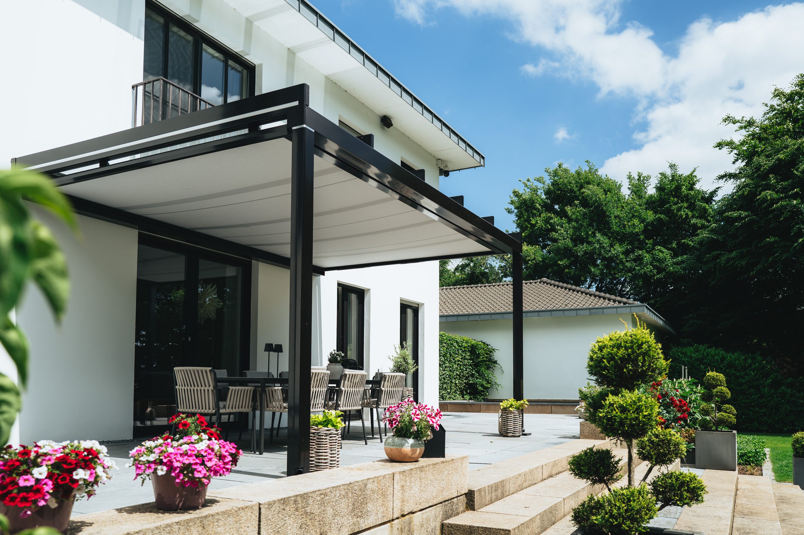 Altes Terrassendach renovieren statt neu kaufen: Wann sich eine Sanierung lohnt