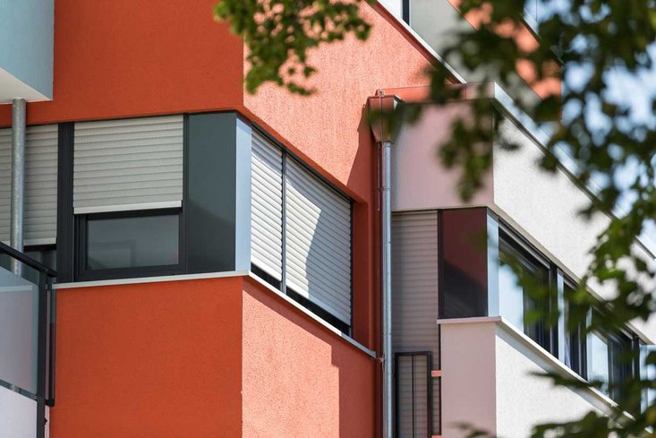 Fenster austauschen: Rollladen oder Raffstore direkt mitplanen?