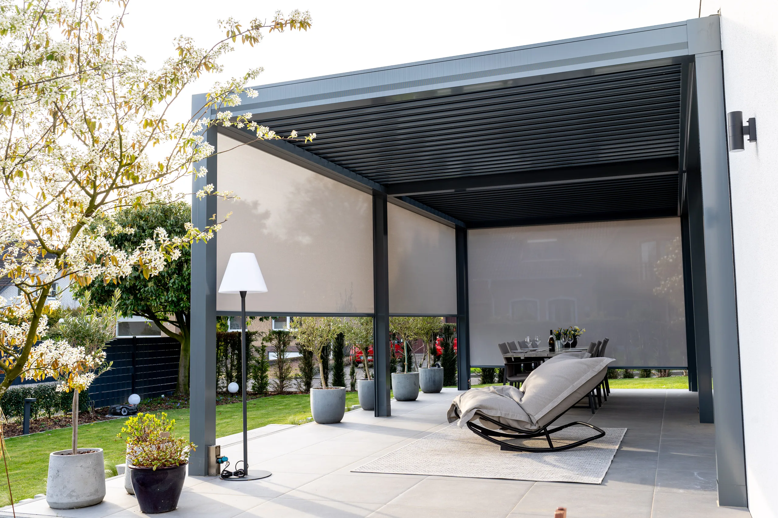 Terrassenüberdachung mit seitlicher Verglasung