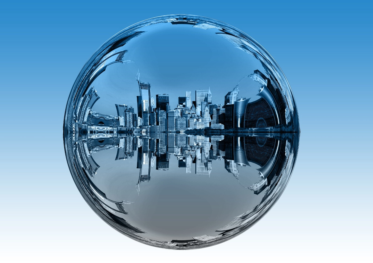 Splinta Clean GmbH – Gebäudereinigung – Diese Abbildung ist eine digitale Illustration bzw. ein Stockfoto, das eine Stadtsilhouette zeigt, die sich spiegelverkehrt in einer durchsichtigen Glaskugel spiegelt.