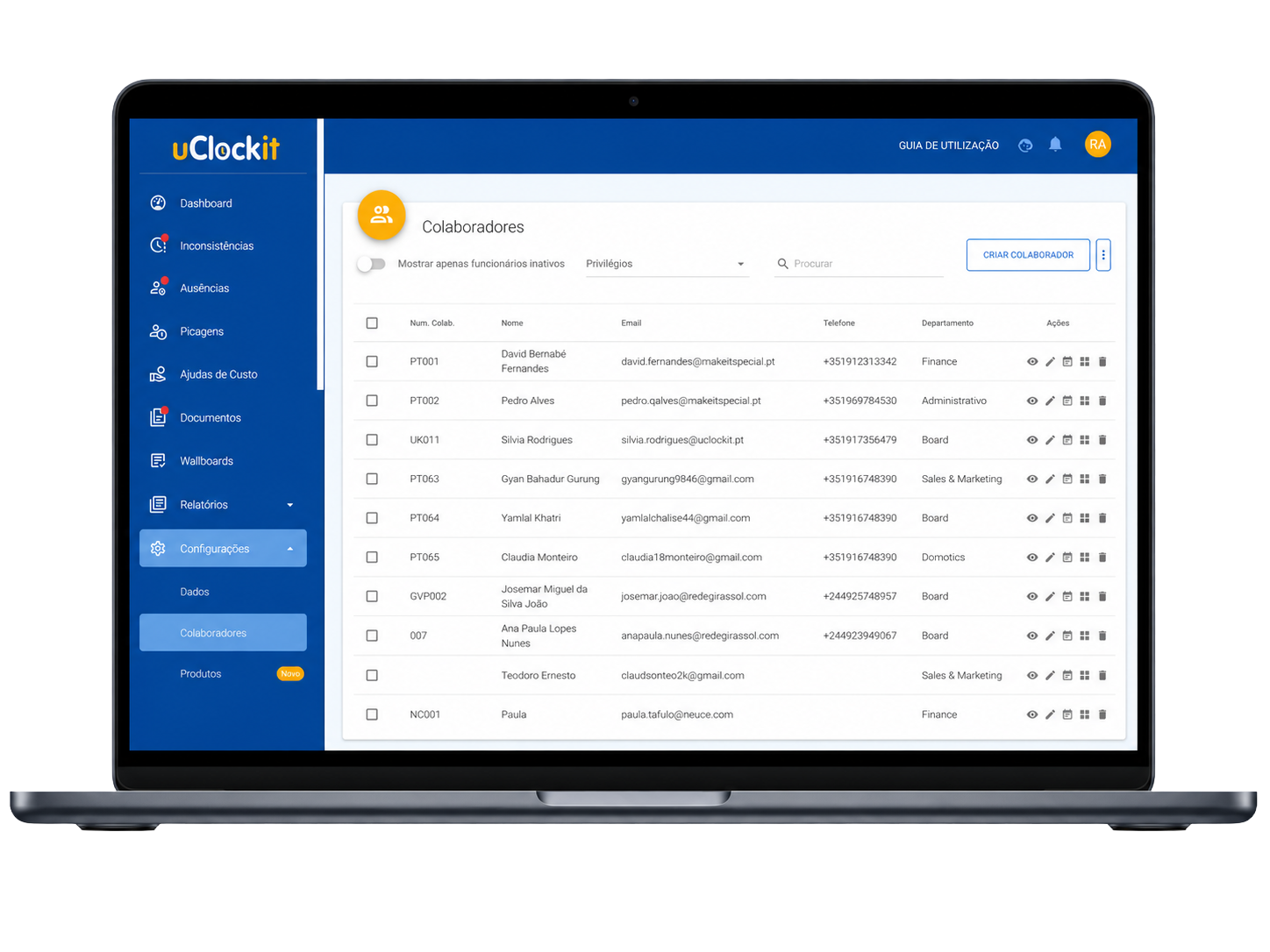 Ecrã de computador portátil mostra interface do software uClockit com lista de colaboradores contendo colunas para número, nome, email, telefone, departamento e ações, incluindo ícones para visualização e edição.