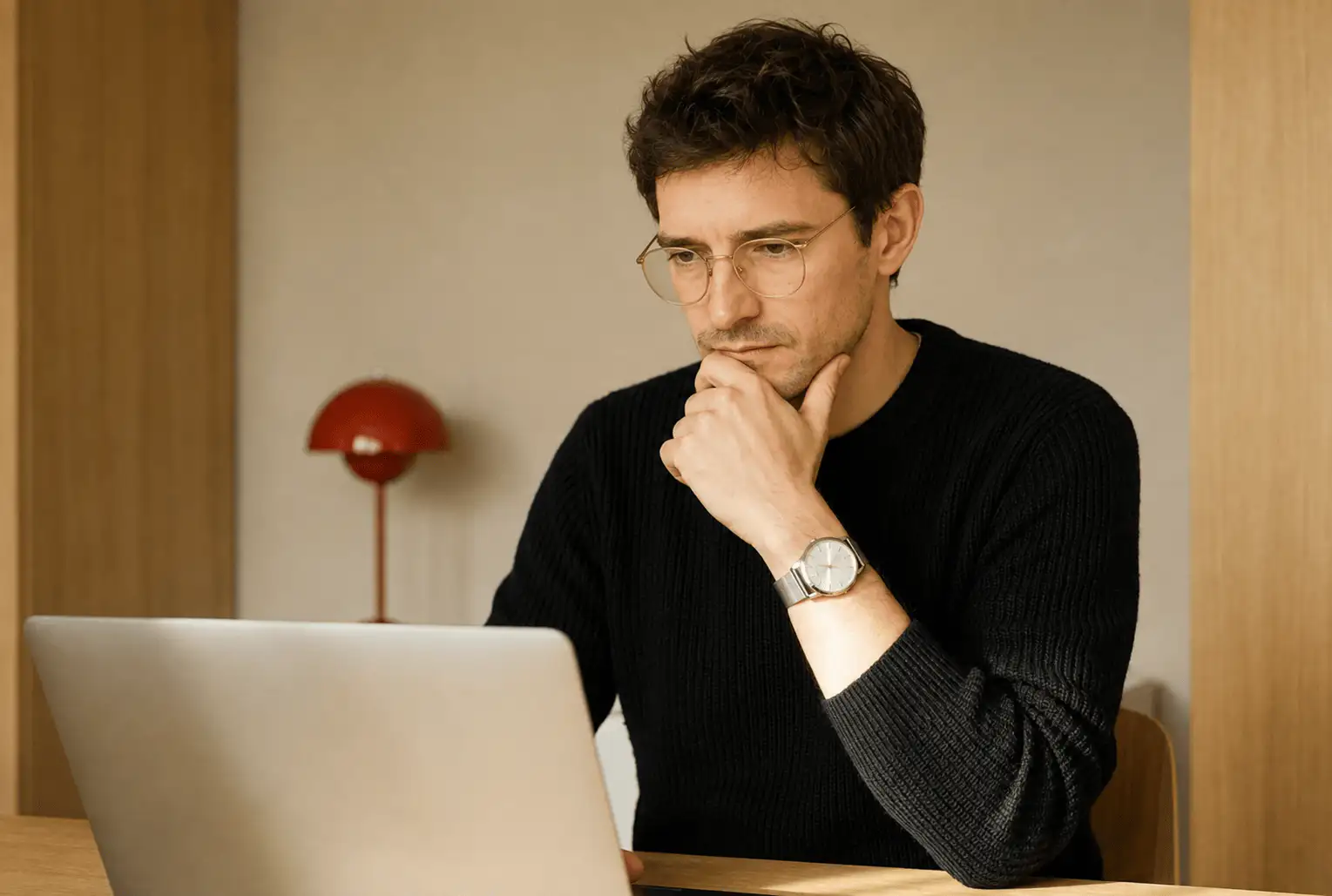 E-commerçant analysant la rentabilité réelle de sa boutique en ligne
