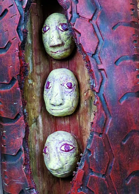 No. 7, Faces in the tread