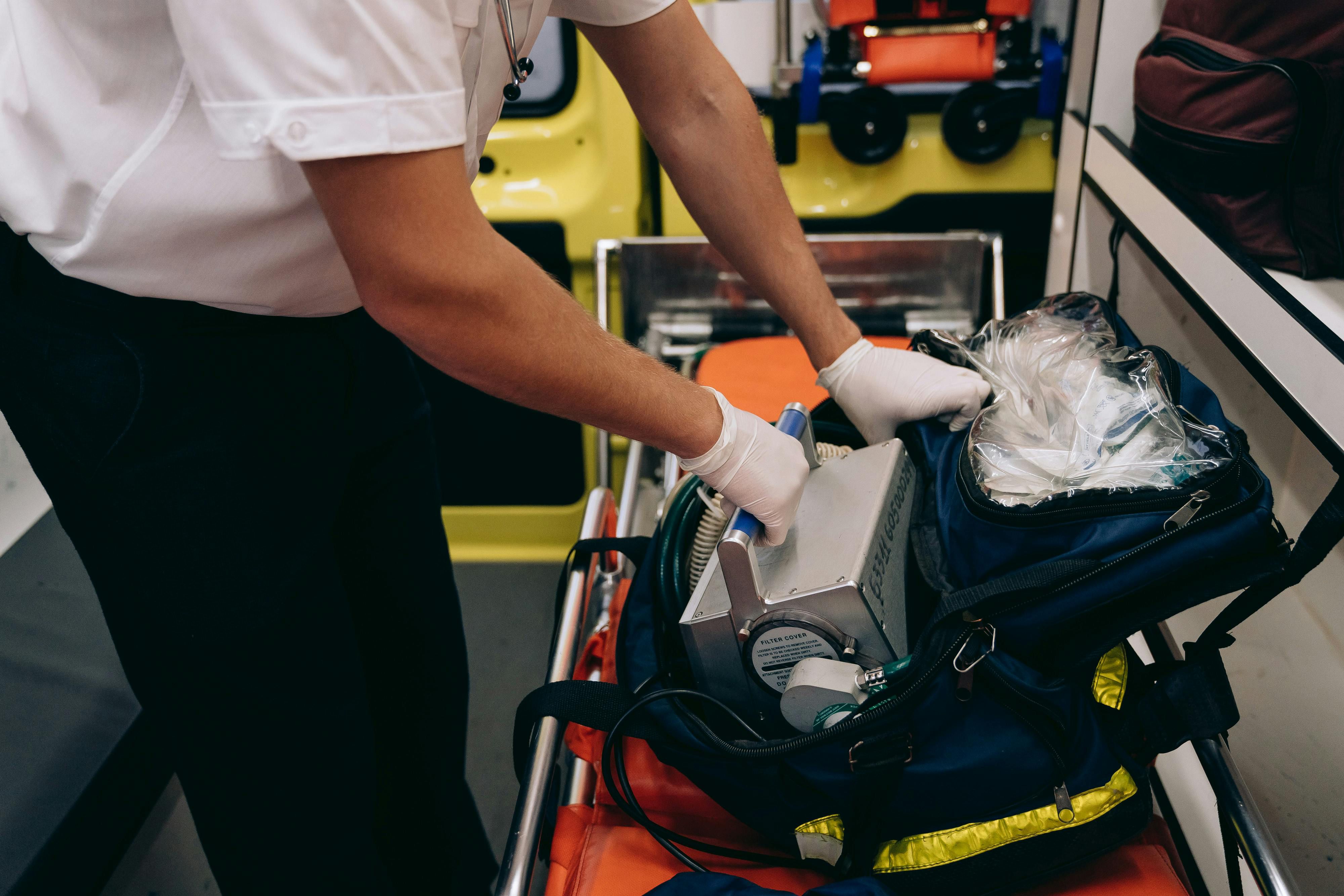 Transport sanitarny a pogotowie — czym się różnią | Szczecin