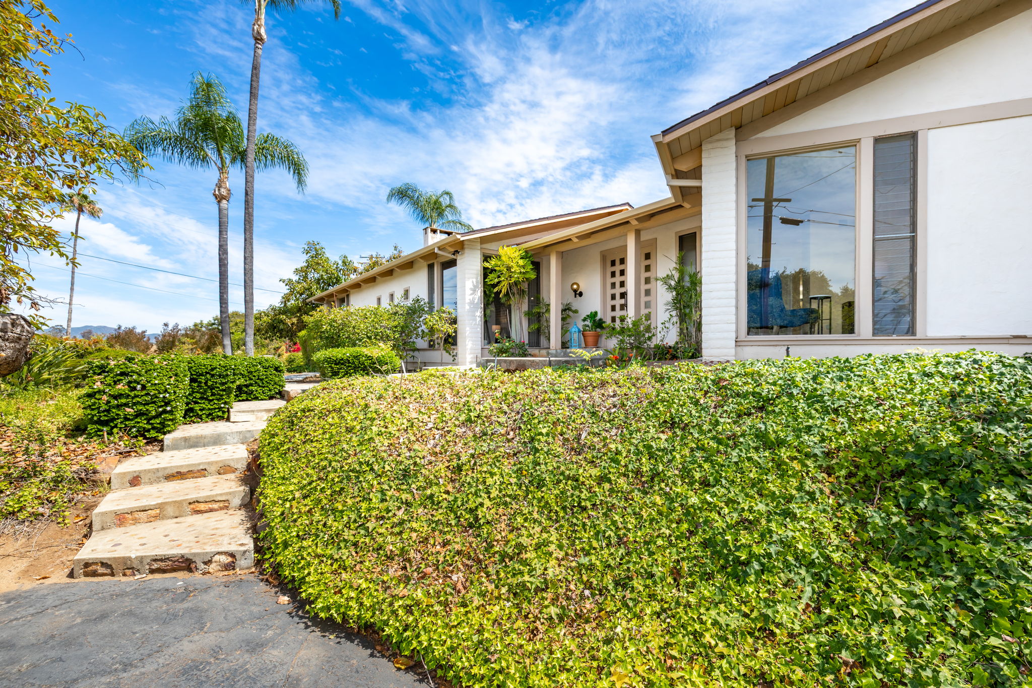 2357 Royal Crest Dr, Escondido