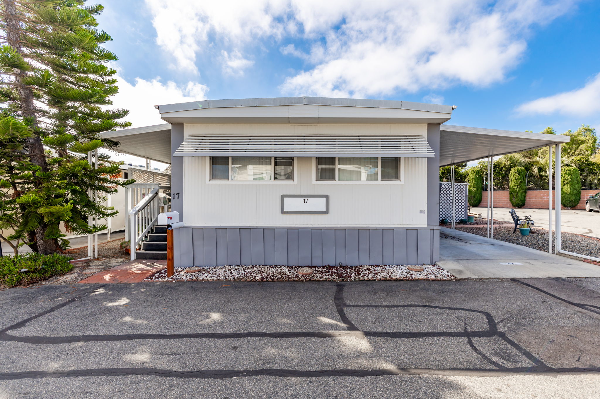 17 Blue Sky Ln, Oceanside