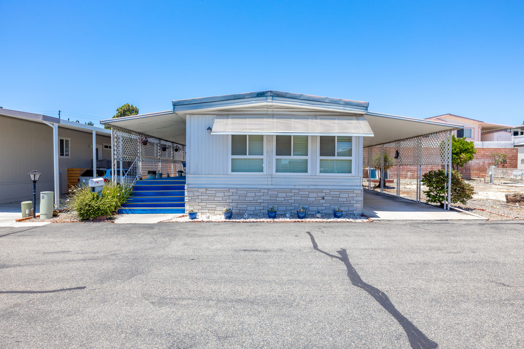 37 Havenview Ln, Oceanside