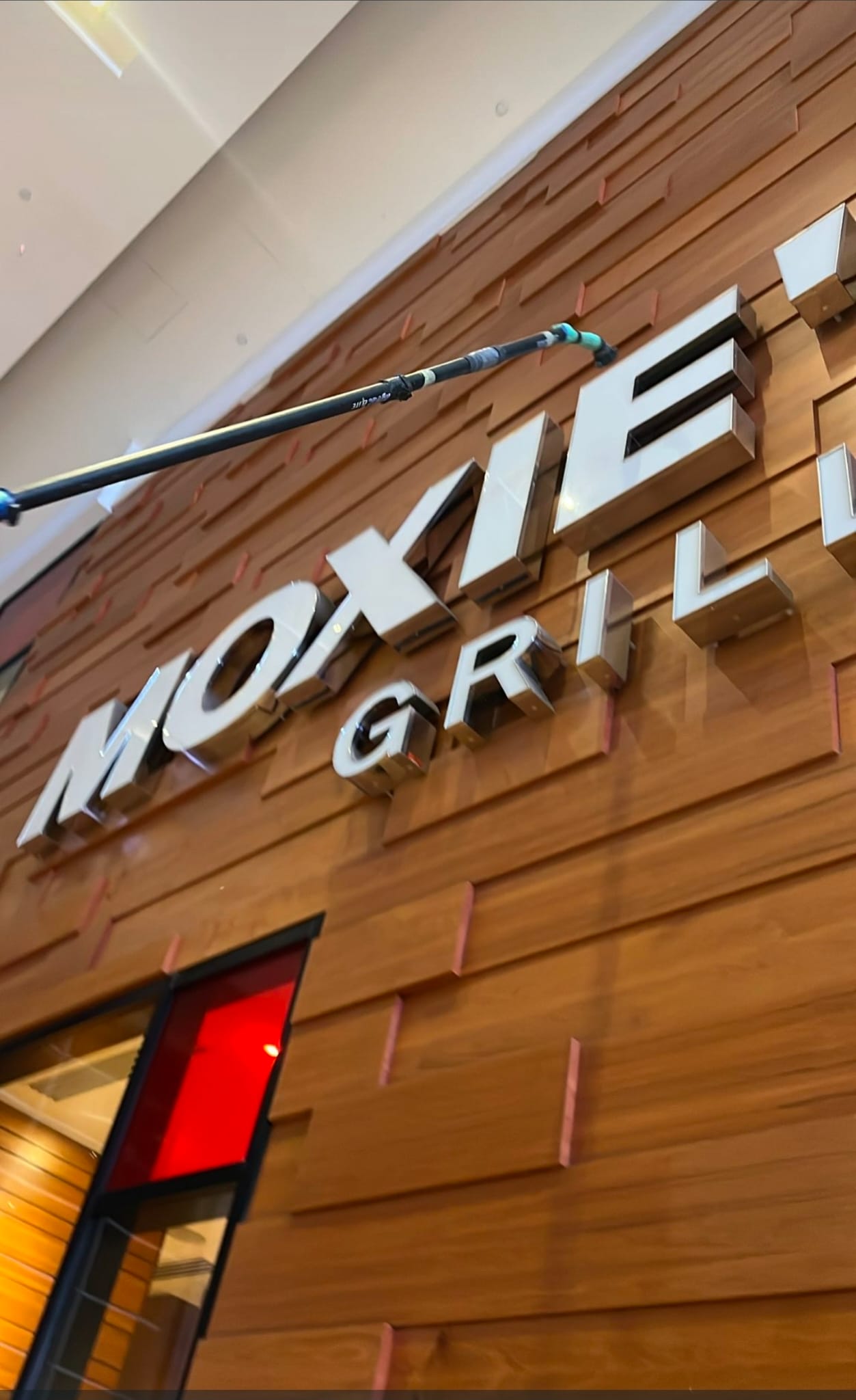 Moxie's Grill & Bar high-level dusting project