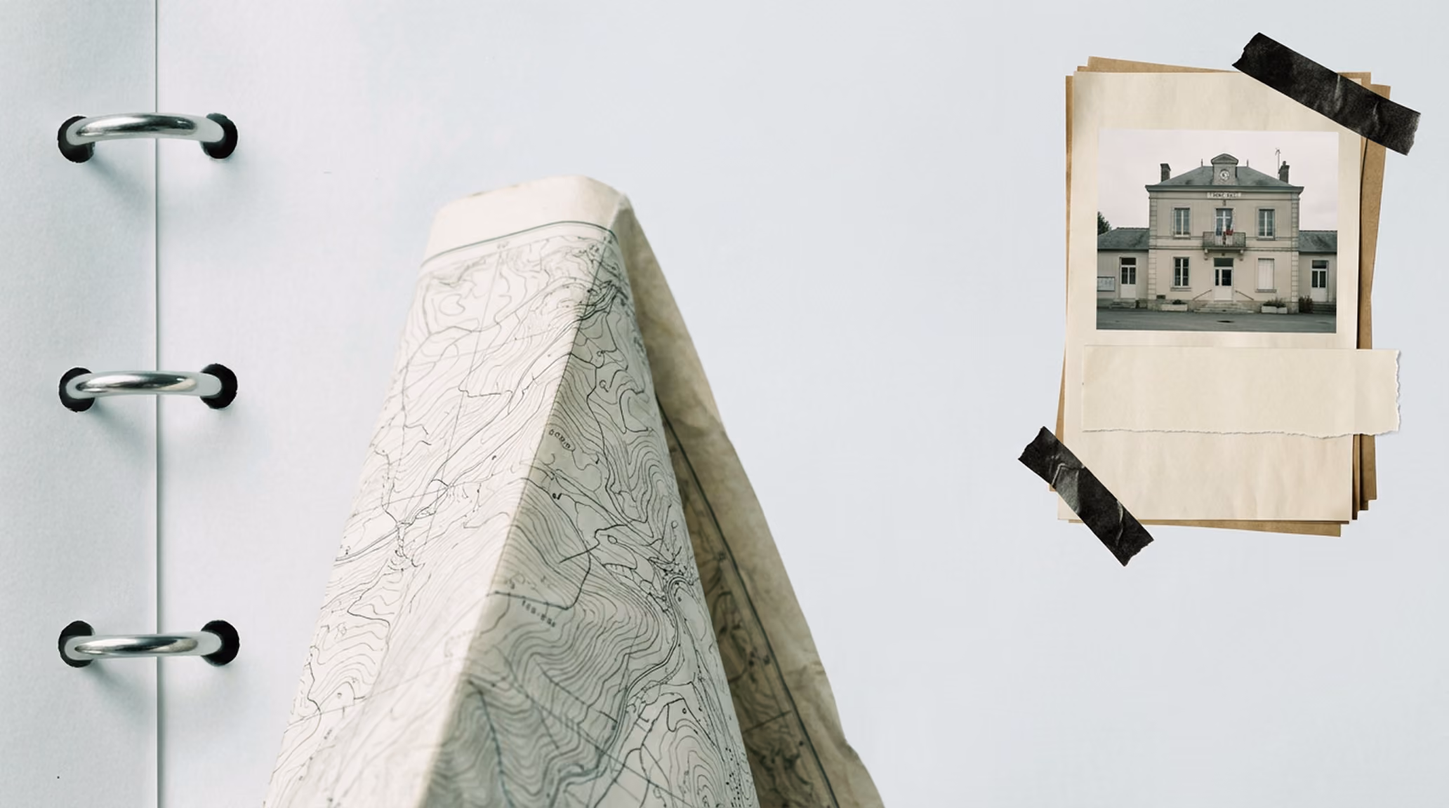 Maquette en papier d'une maison et tirage encadré, étude d'un projet de construction