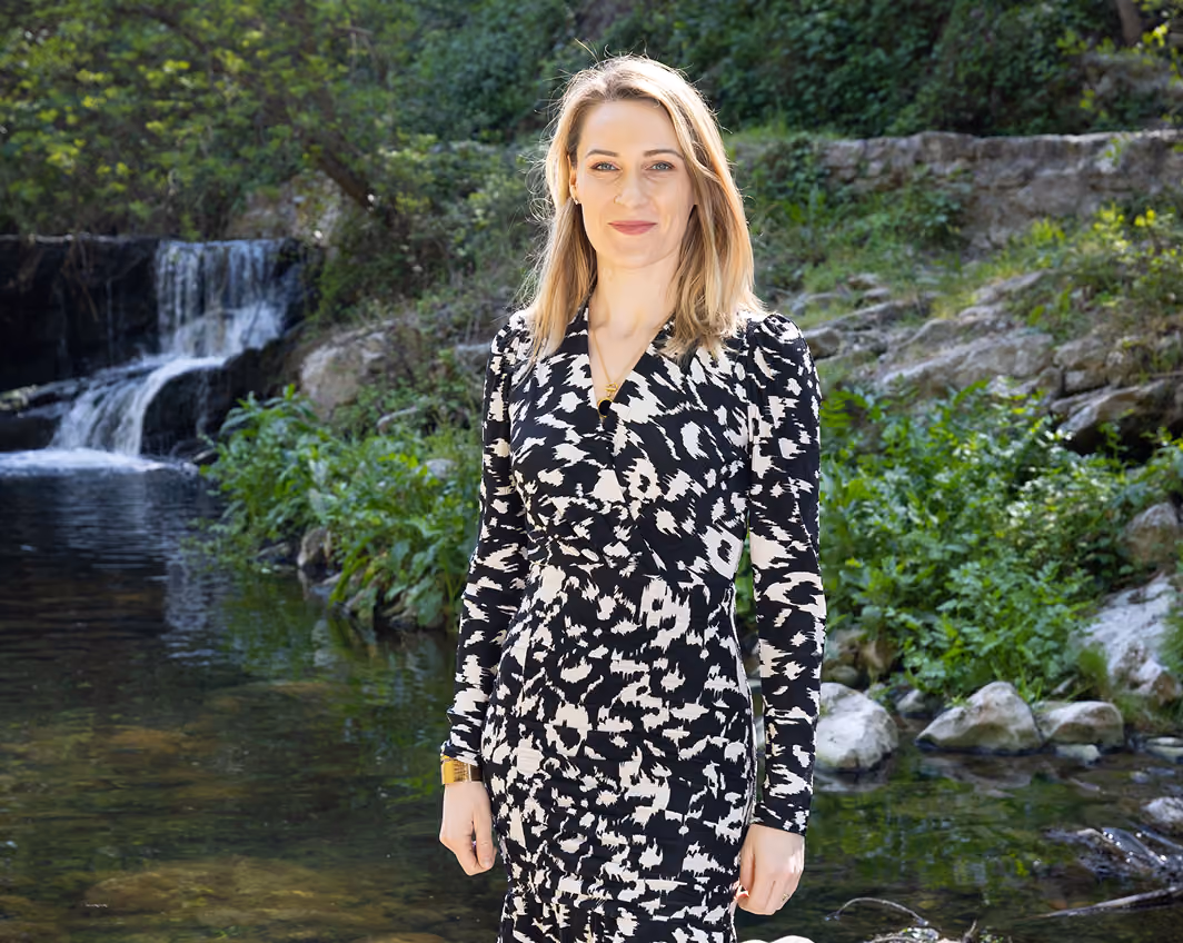 Héloïse Aubret, avocate en droit de l'environnement, dans les locaux du cabinet Greencode
