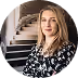 Héloïse Aubret, avocate, devant l'escalier de son cabinet à Mouans-Sartoux