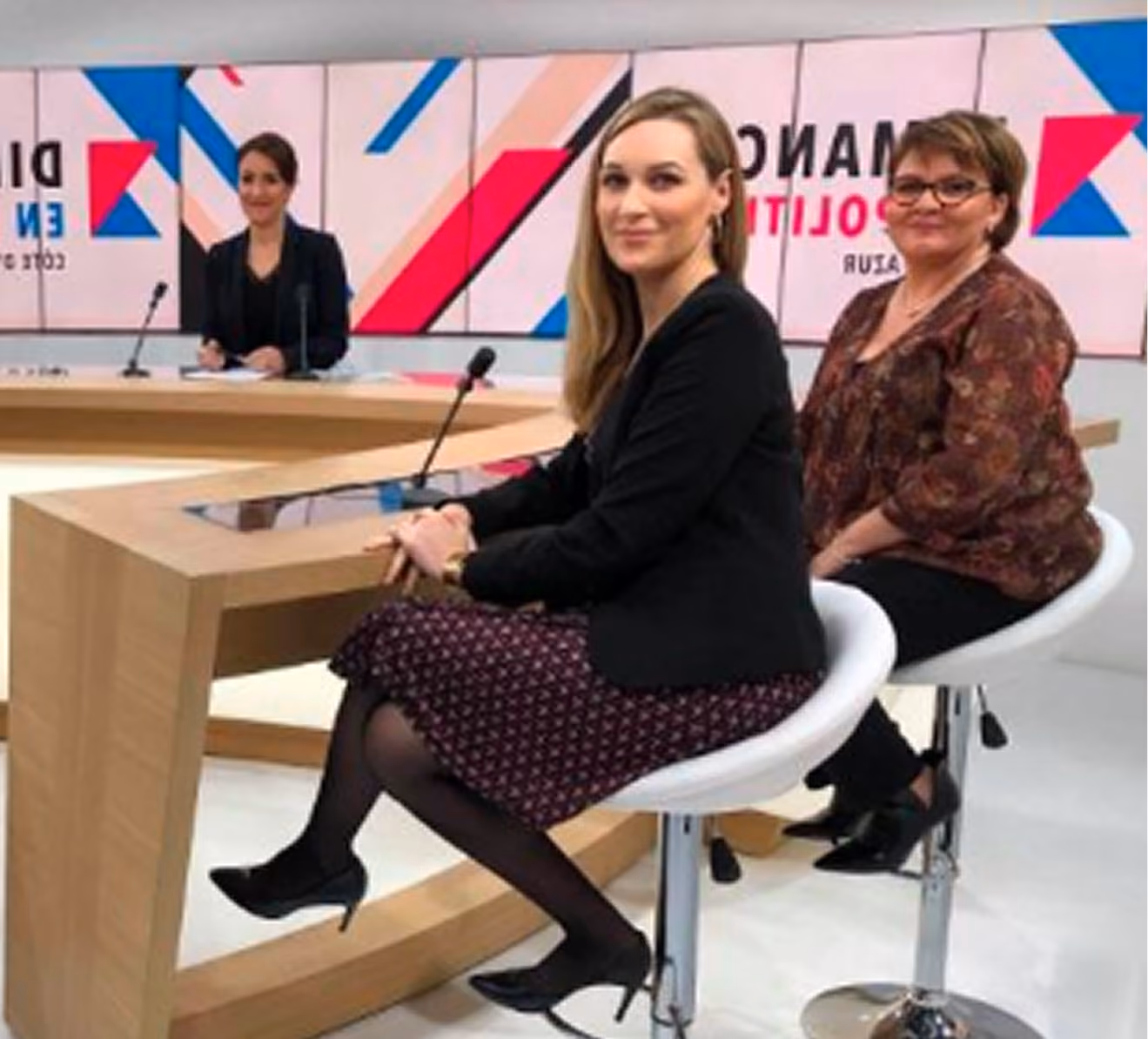 Héloïse Aubret, avocate, invitée sur un plateau de télévision régionale