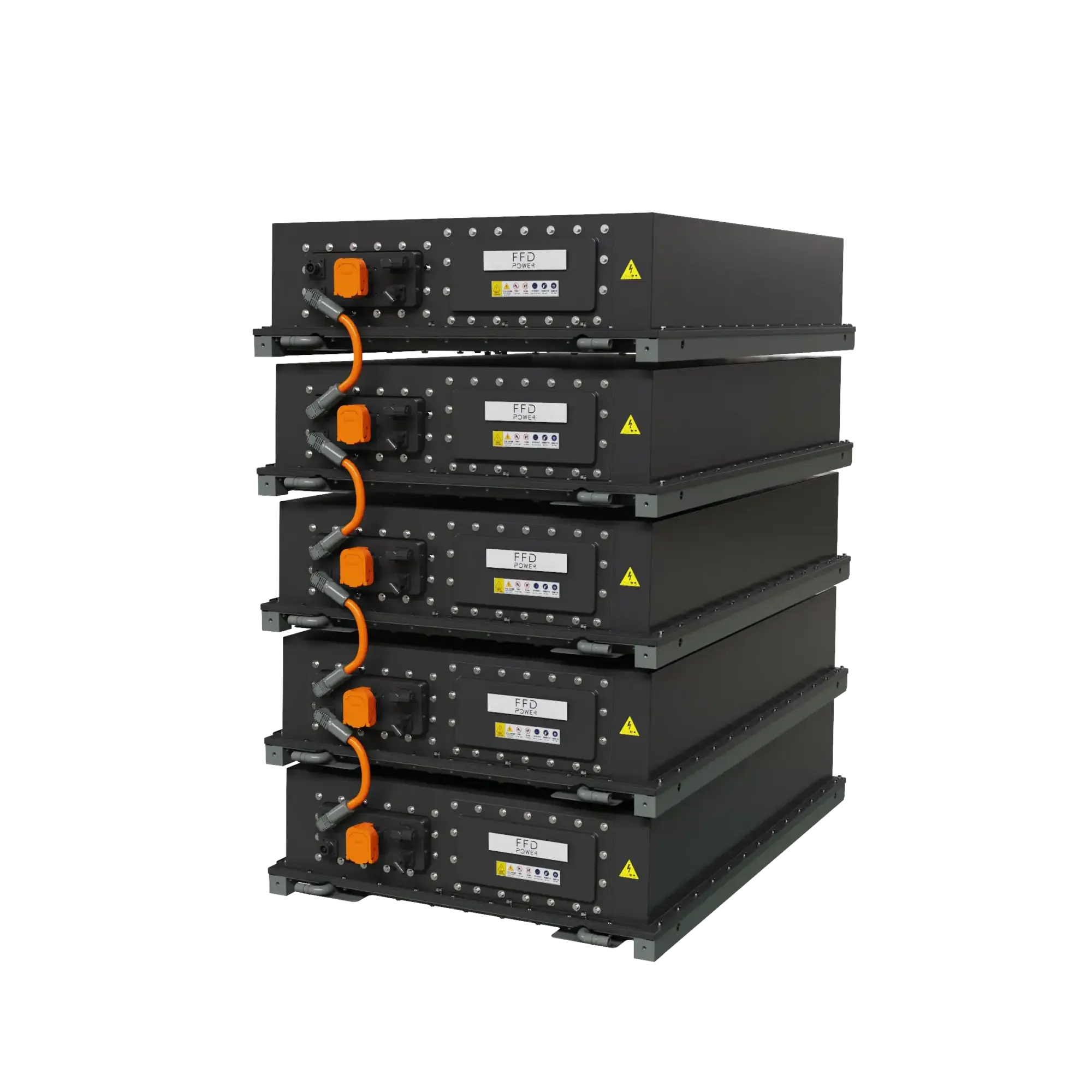Fünf gestapelte FFD POWER Batteriemodule freigestellt, mit orangefarbenen Kühlleitungen verbunden