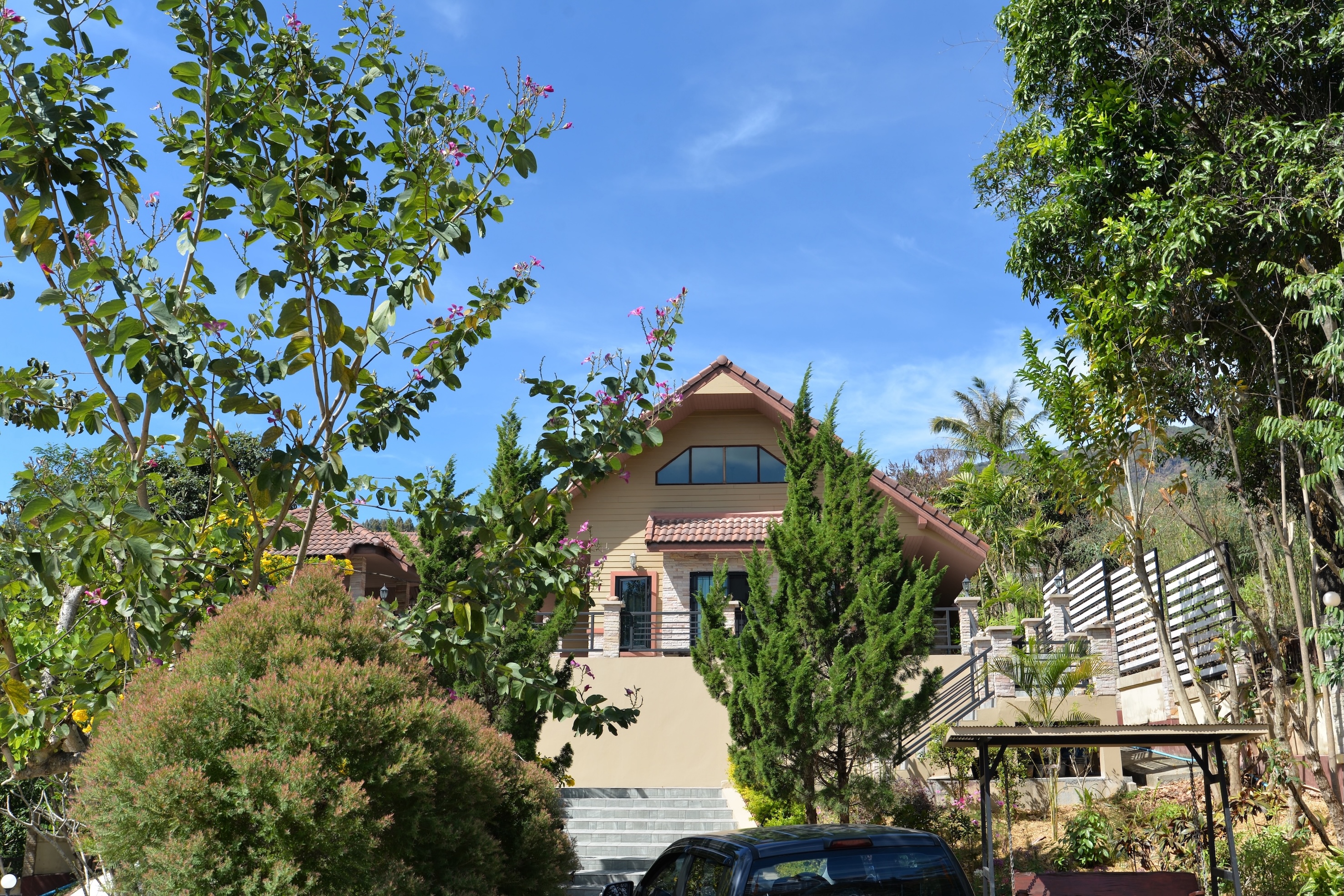 Italian cottage between the vineyards