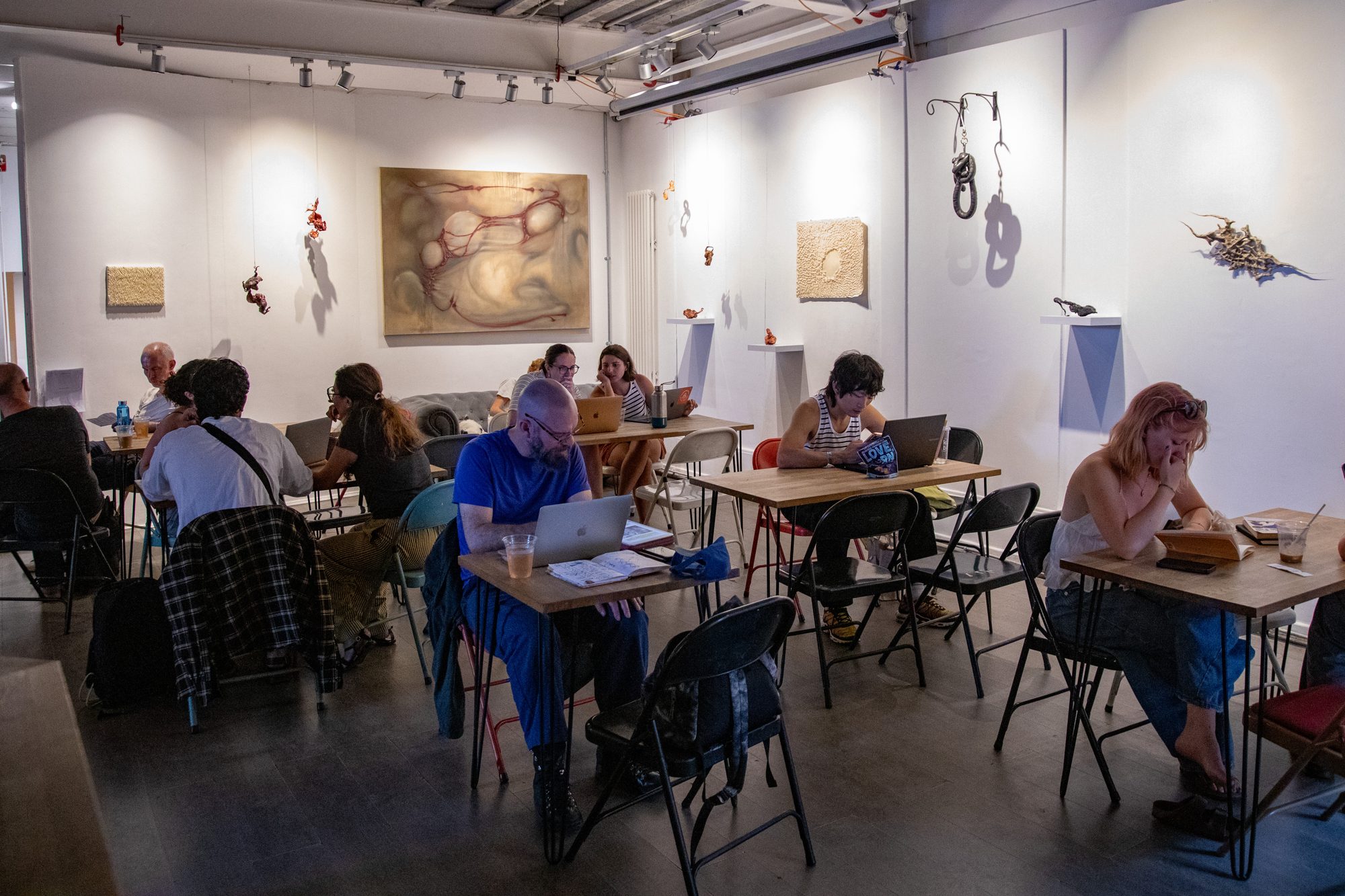 People working and meeting in the cafe