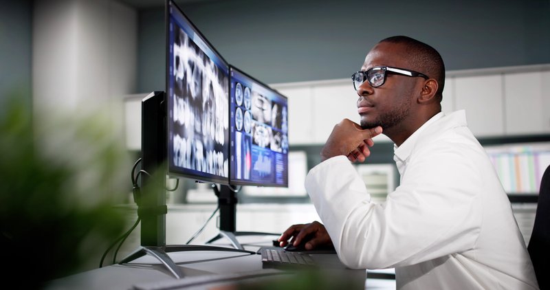 Because radiologists represent a specialized and time-constrained audience, strategic placement consistently outperforms broad reach.