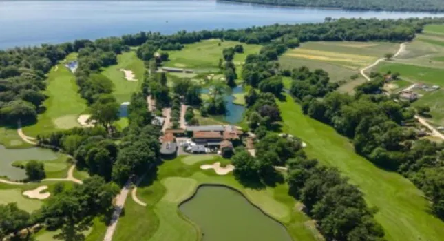 Parcours de golf verdoyant à proximité de l'Hôtel d'Alsace