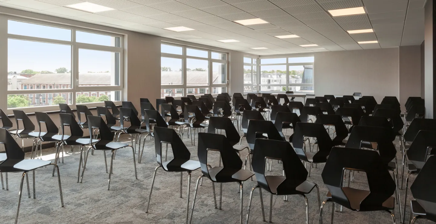 Espace lumineux pour événements professionnels à l'Hôtel d'Alsace près de Strasbourg