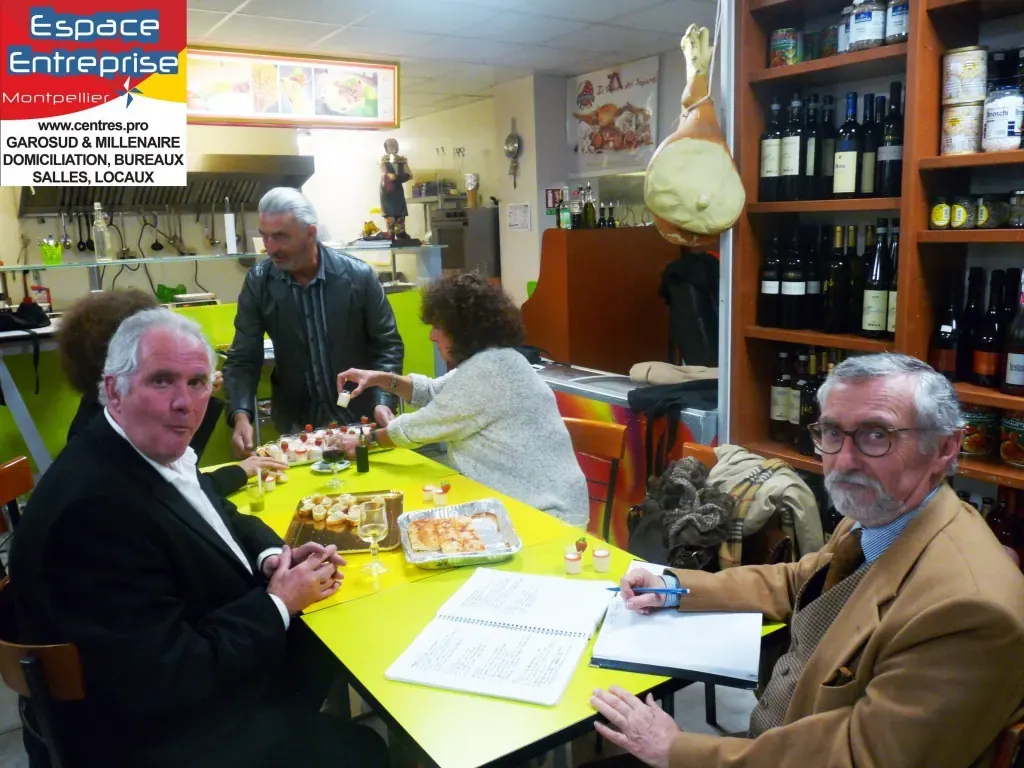 Afterwork Pitch Elevator Club LR avril 2017 à Montpellier : moment de networking entre les participants