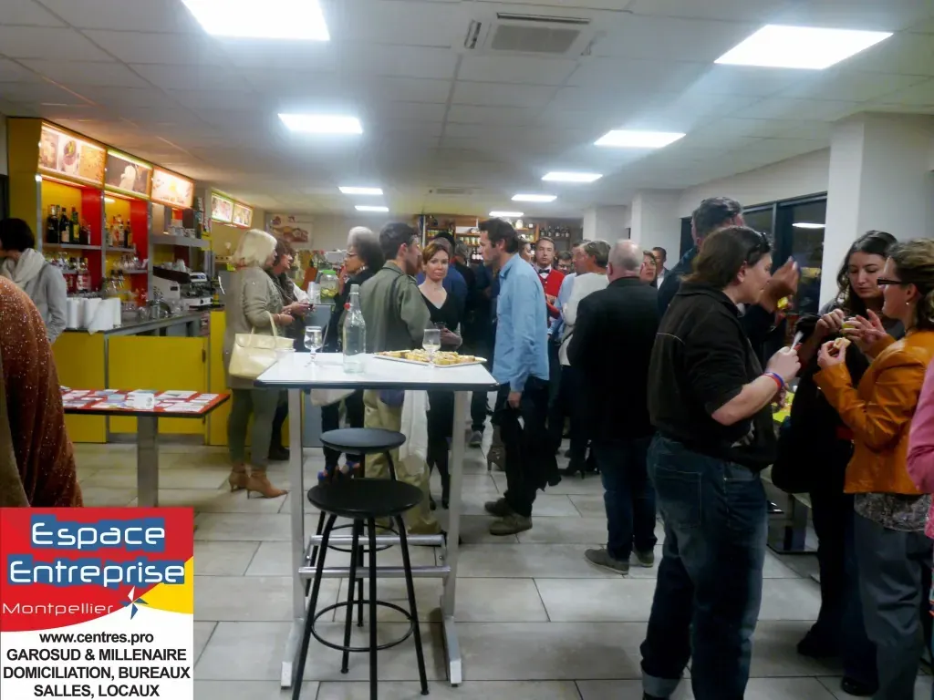 Afterwork Pitch Elevator Club LR avril 2017 à Montpellier : moment de networking entre les participants