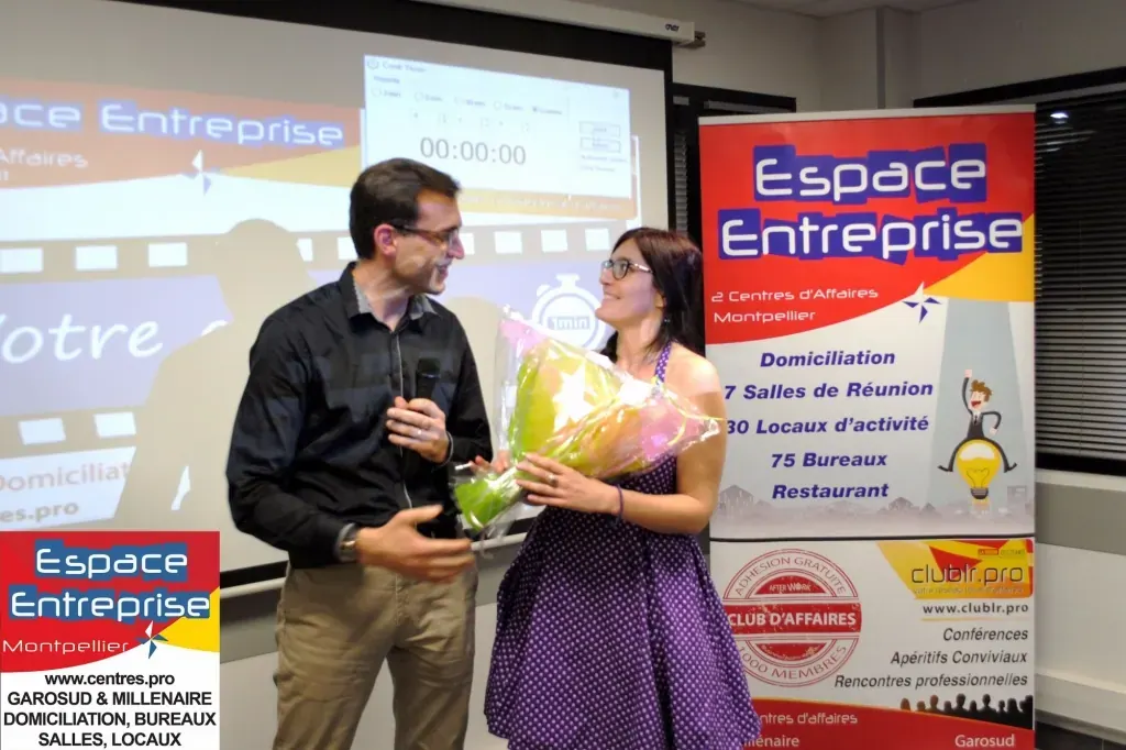 Afterwork Pitch Elevator Club LR décembre 2015 à Montpellier : remise du trophée du pitch de la soirée