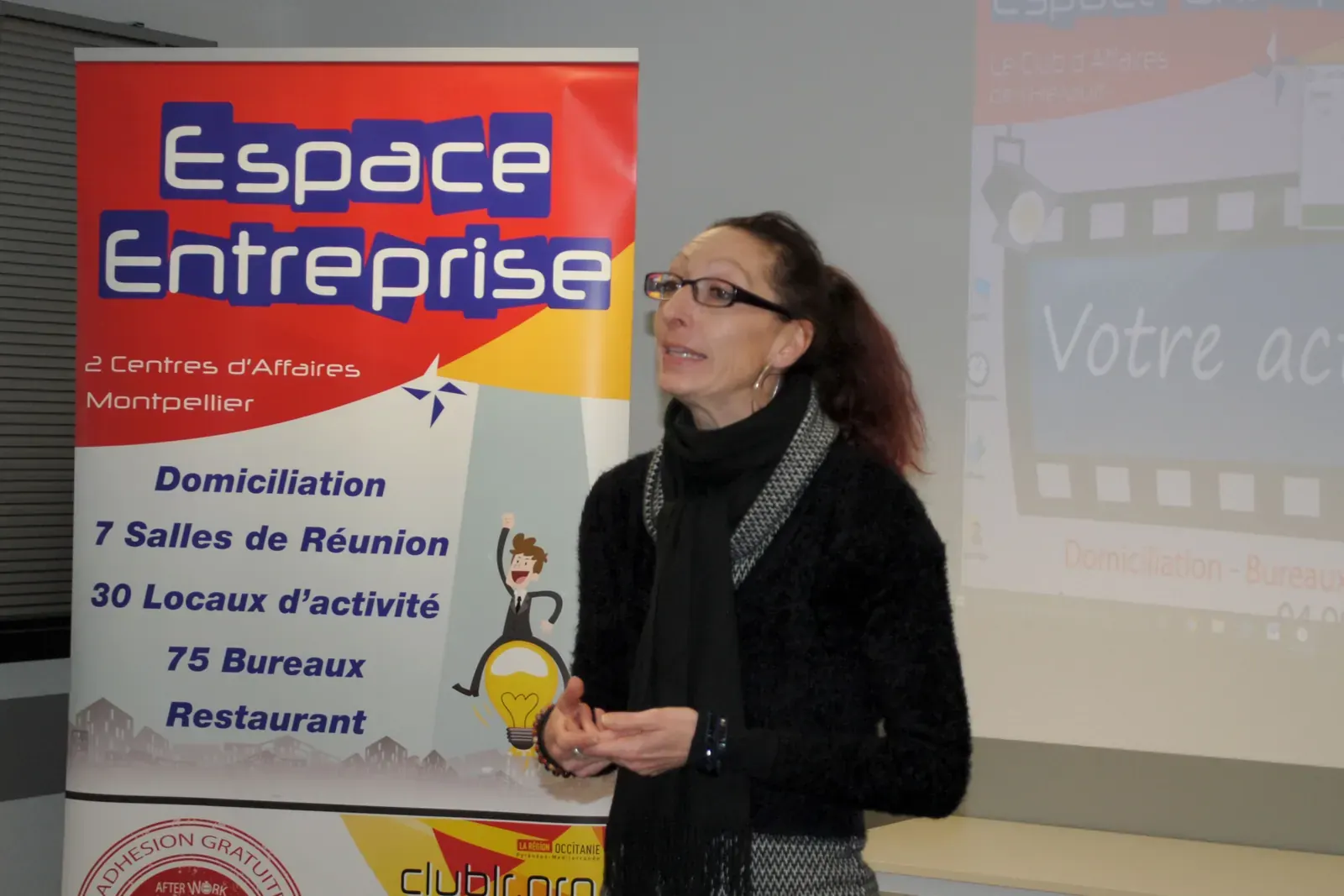 Afterwork Pitch Elevator Club LR janvier 2017 à Montpellier : pitcheur au micro devant les participants
