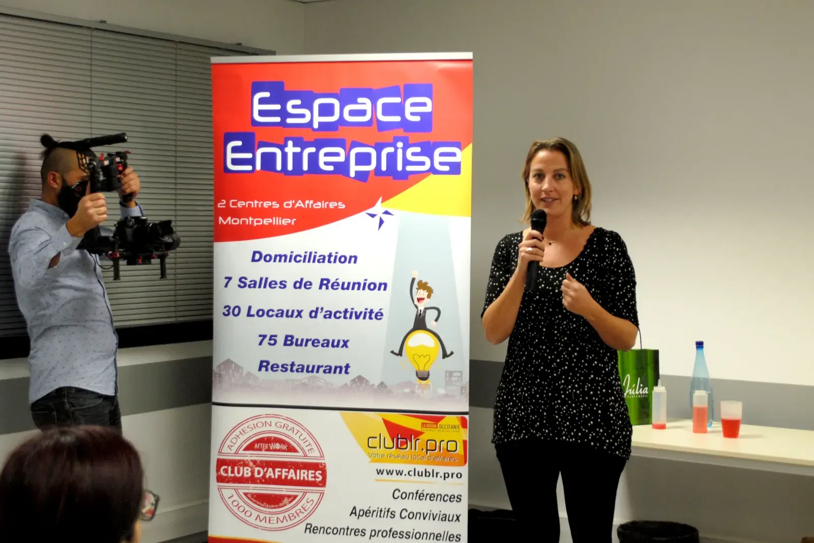 Afterwork Pitch Elevator Club LR janvier 2017 à Montpellier : pitcheur au micro devant les participants