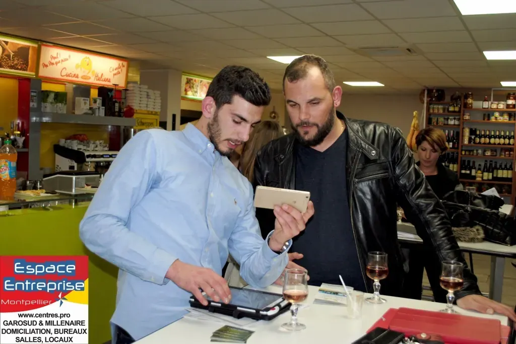 Afterwork Pitch Elevator Club LR février 2017 à Montpellier : moment de networking entre les participants