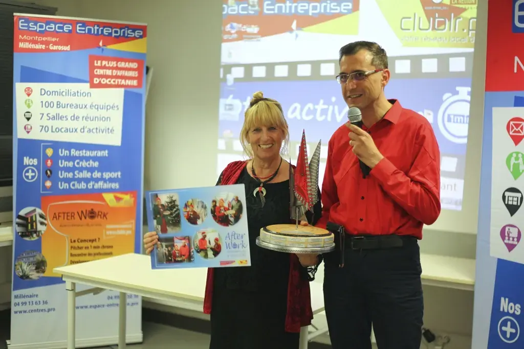 Afterwork Pitch Elevator Club LR janvier 2019 à Montpellier : entrepreneur au micro avec l'animateur pendant son pitch