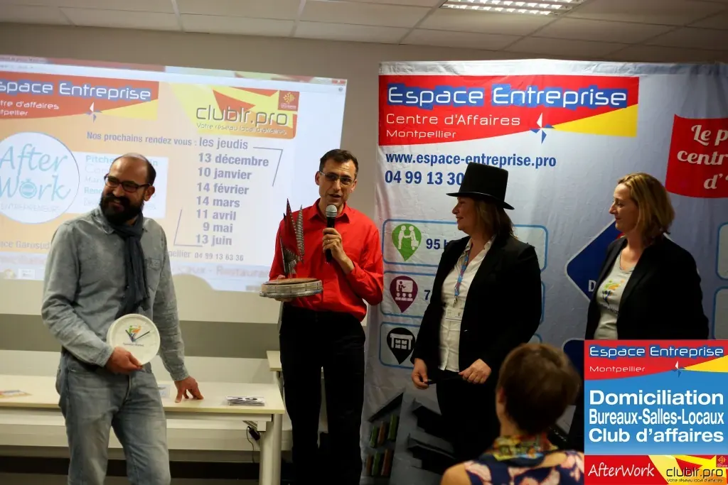Afterwork Pitch Elevator Club LR avril 2019 à Montpellier : remise du trophée du pitch de la soirée