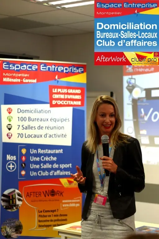Afterwork Pitch Elevator Club LR avril 2019 à Montpellier : pitcheur au micro devant les participants
