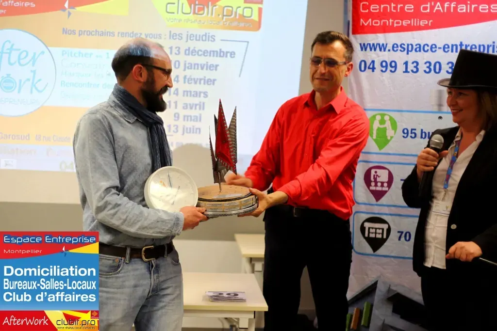 Afterwork Pitch Elevator Club LR avril 2019 à Montpellier : remise du trophée du pitch de la soirée