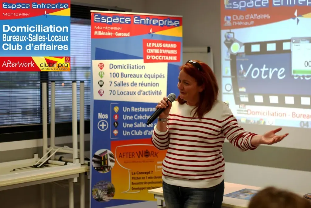 Afterwork Pitch Elevator Club LR avril 2019 à Montpellier : pitcheur au micro devant les participants
