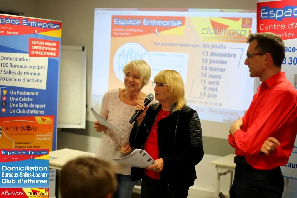 Afterwork Pitch Elevator Club LR avril 2019 à Montpellier : entrepreneur au micro avec l'animateur pendant son pitch