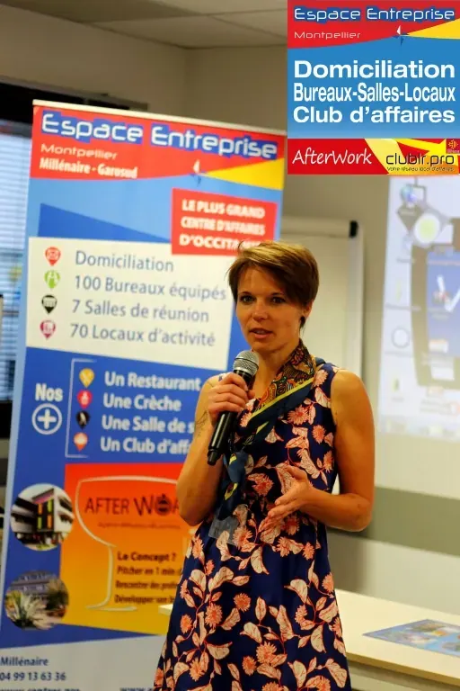 Afterwork Pitch Elevator Club LR avril 2019 à Montpellier : pitcheur au micro devant les participants
