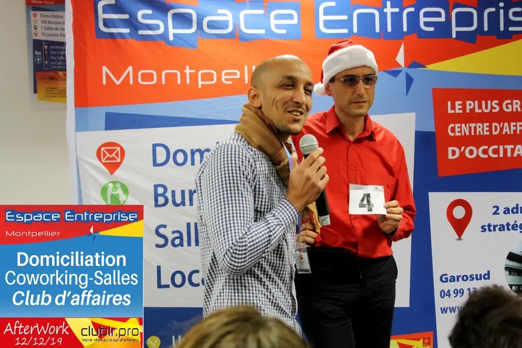 Afterwork Pitch Elevator Club LR décembre 2019 à Montpellier : entrepreneur au micro avec l'animateur pendant son pitch