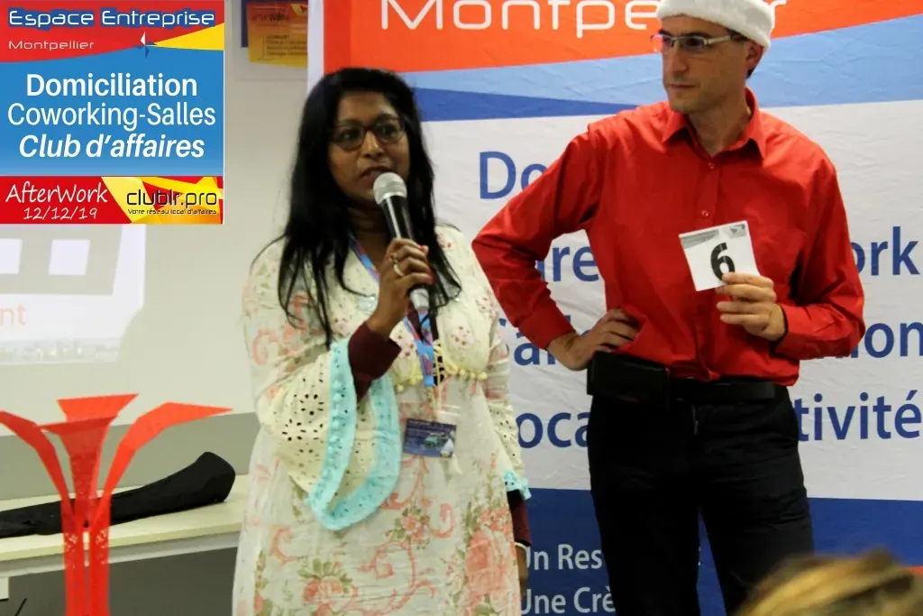 Afterwork Pitch Elevator Club LR décembre 2019 à Montpellier : entrepreneur au micro avec l'animateur pendant son pitch