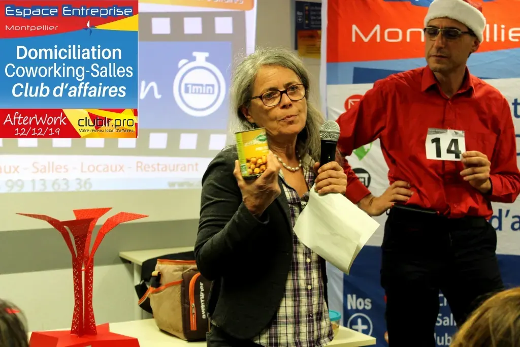 Afterwork Pitch Elevator Club LR décembre 2019 à Montpellier : entrepreneur au micro avec l'animateur pendant son pitch