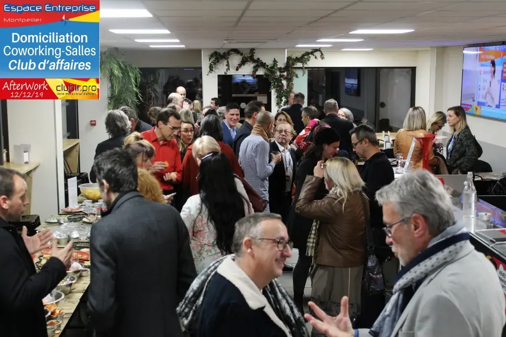 Afterwork Pitch Elevator Club LR décembre 2019 à Montpellier : moment de networking entre les participants