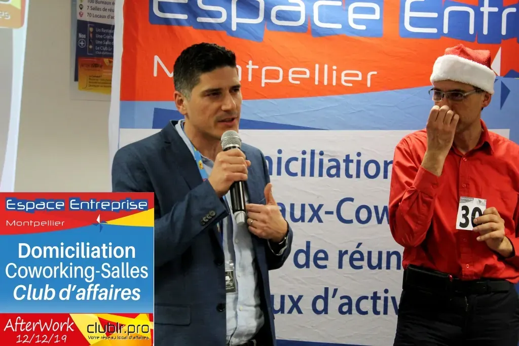 Afterwork Pitch Elevator Club LR décembre 2019 à Montpellier : entrepreneur au micro avec l'animateur pendant son pitch