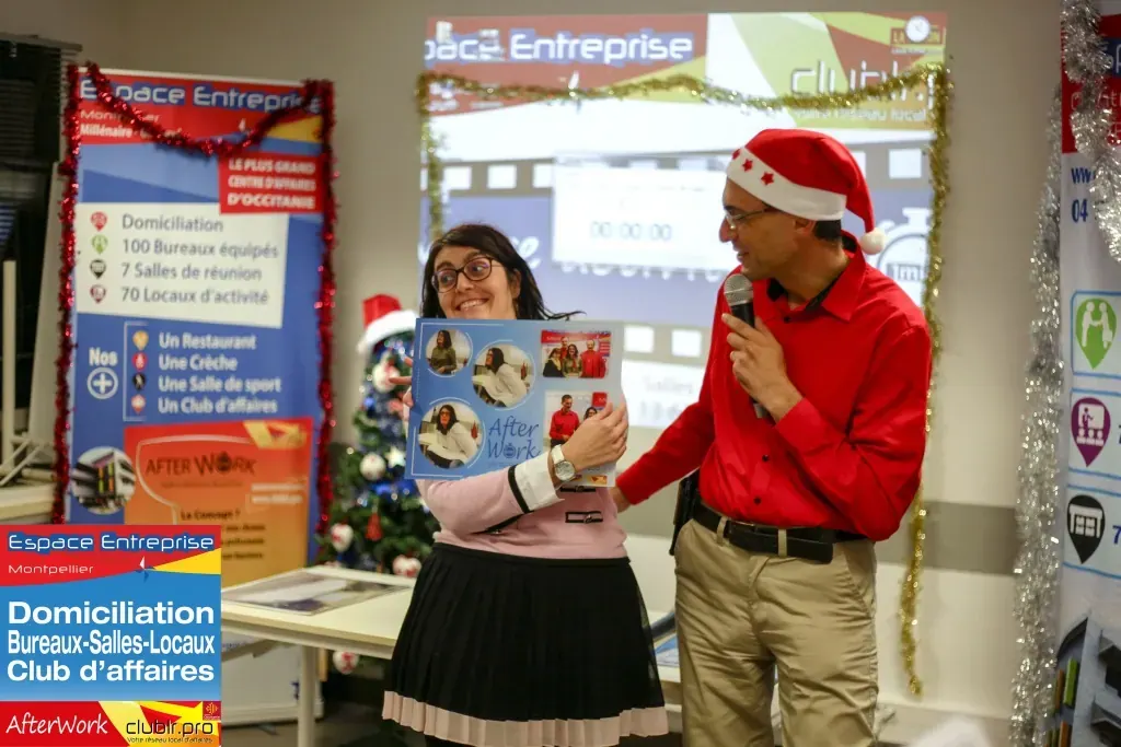 Afterwork Pitch Elevator Club LR décembre 2020 à Montpellier : entrepreneur au micro avec l'animateur pendant son pitch