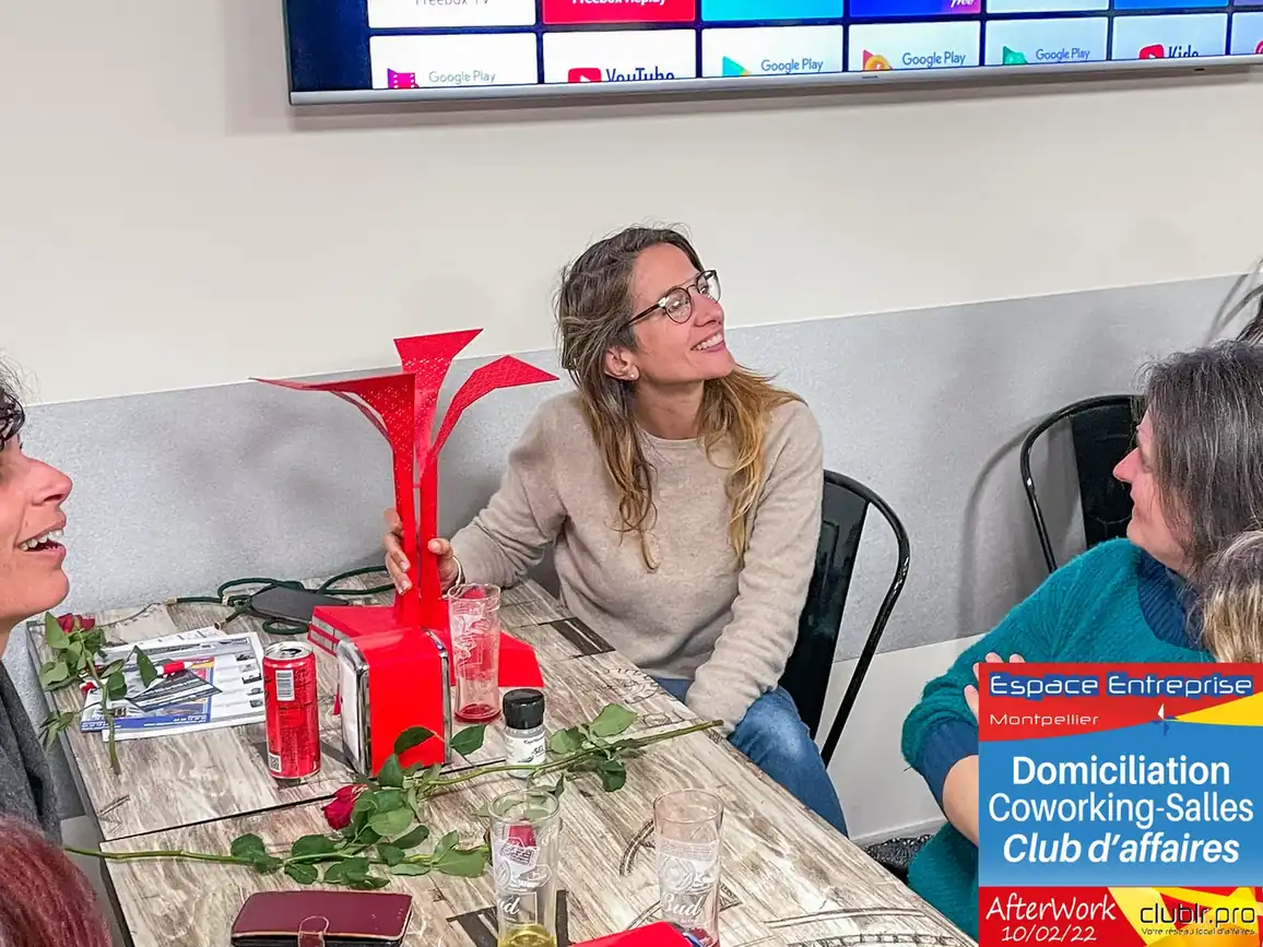 Afterwork Pitch Elevator Club LR février 2022 à Montpellier : moment de networking entre les participants