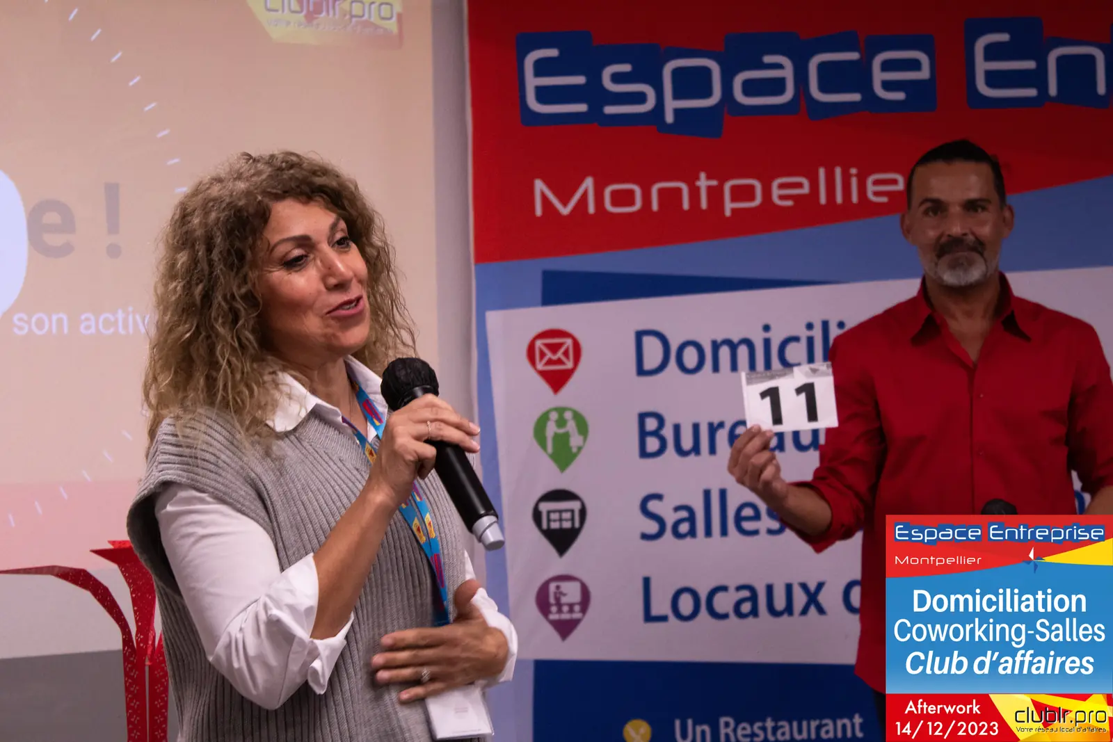 Afterwork Pitch Elevator Club LR décembre 2023 à Montpellier : entrepreneur au micro avec l'animateur pendant son pitch