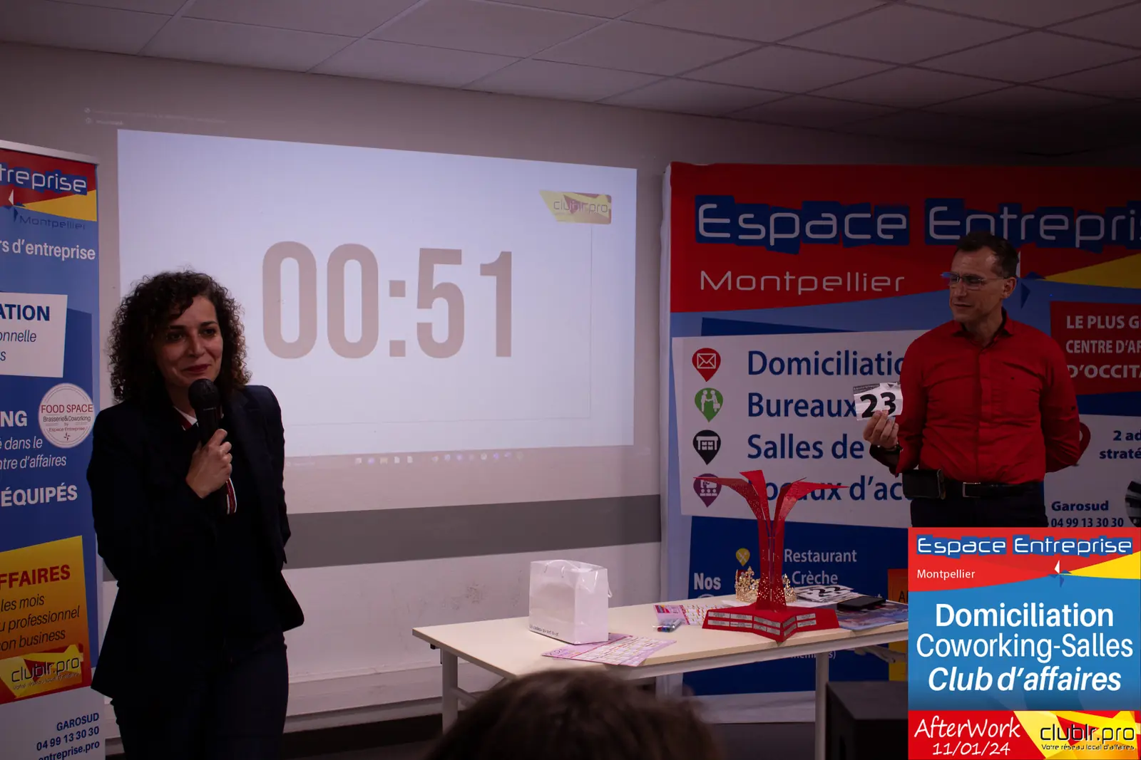 Afterwork Pitch Elevator Club LR janvier 2024 à Montpellier : entrepreneur au micro avec l'animateur pendant son pitch