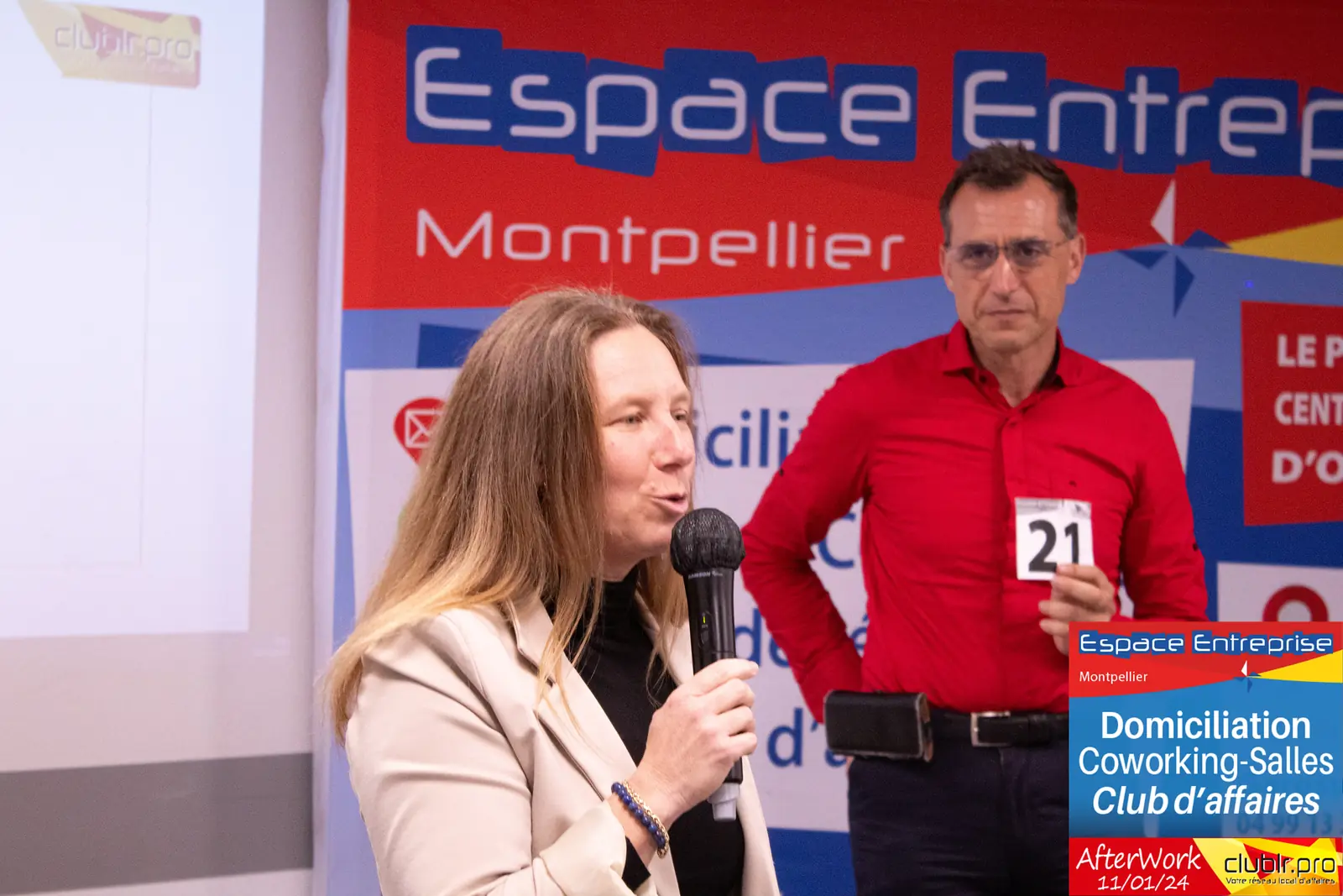 Afterwork Pitch Elevator Club LR janvier 2024 à Montpellier : entrepreneur au micro avec l'animateur pendant son pitch
