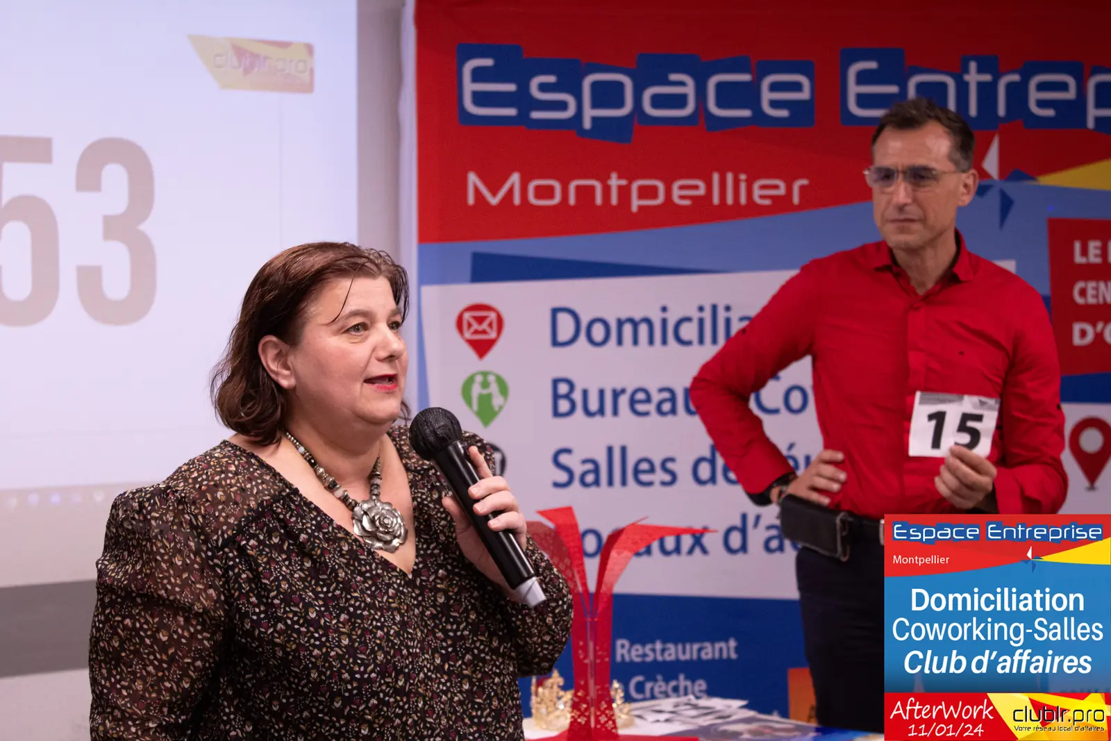 Afterwork Pitch Elevator Club LR janvier 2024 à Montpellier : entrepreneur au micro avec l'animateur pendant son pitch