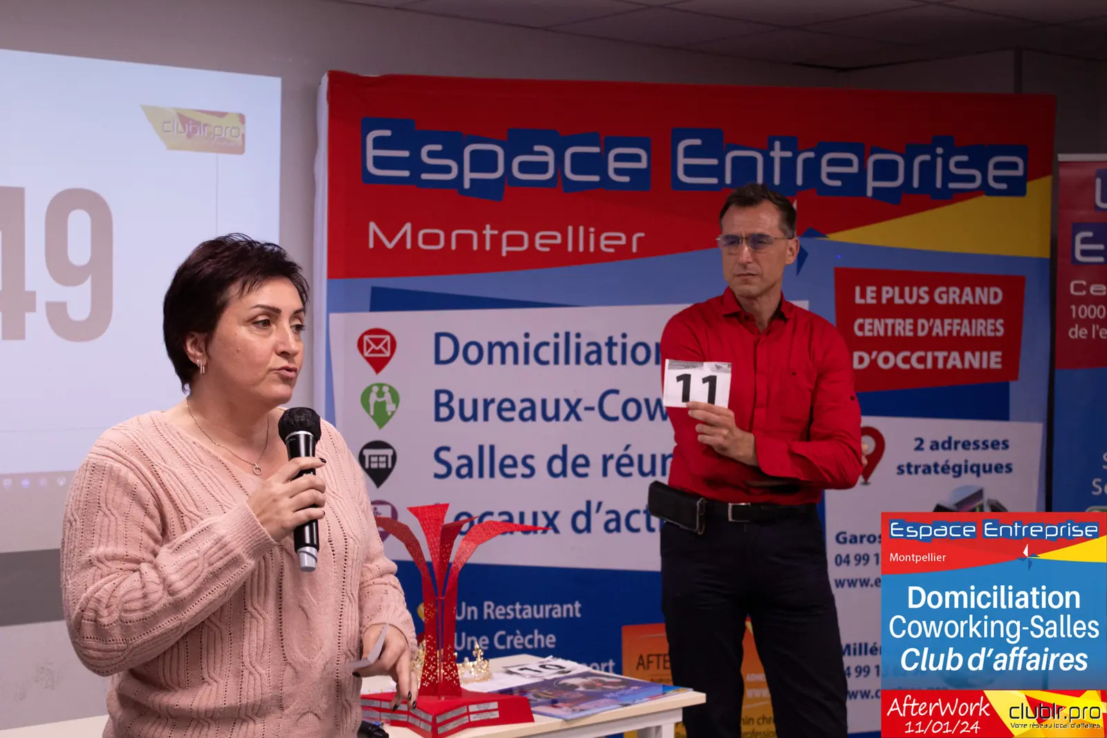 Afterwork Pitch Elevator Club LR janvier 2024 à Montpellier : entrepreneur au micro avec l'animateur pendant son pitch